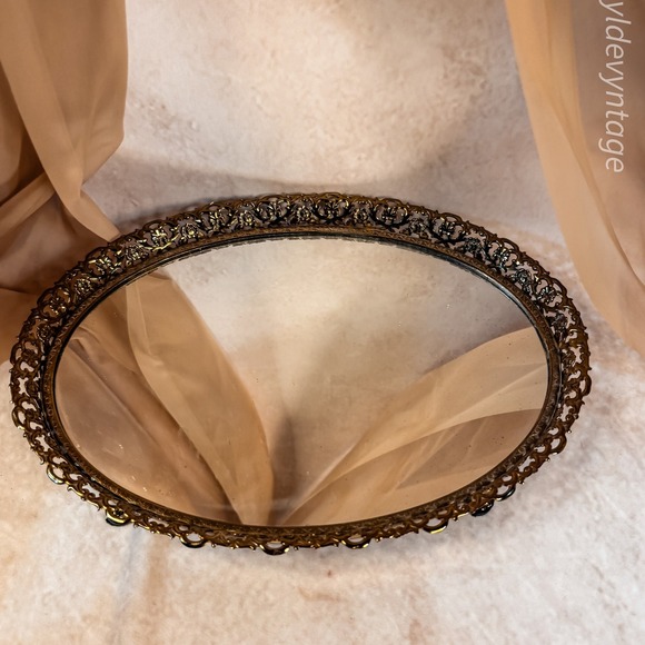 Gold Oval Regency Vanity Mirrored Tray - Picture 2 of 8